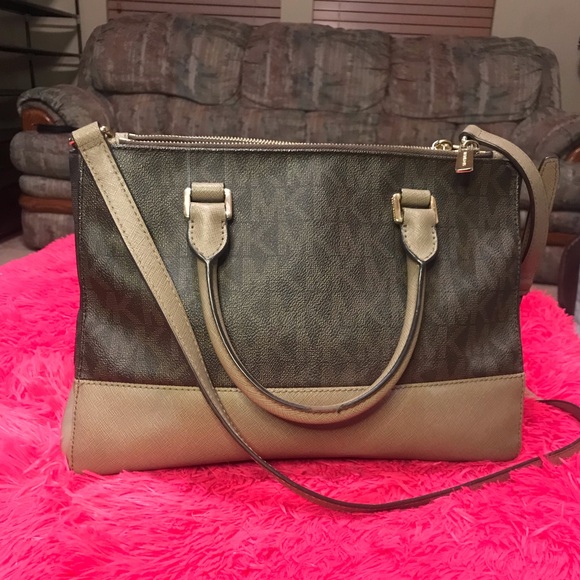 Michael Kors signature Sutton bag - Picture 4 of 6